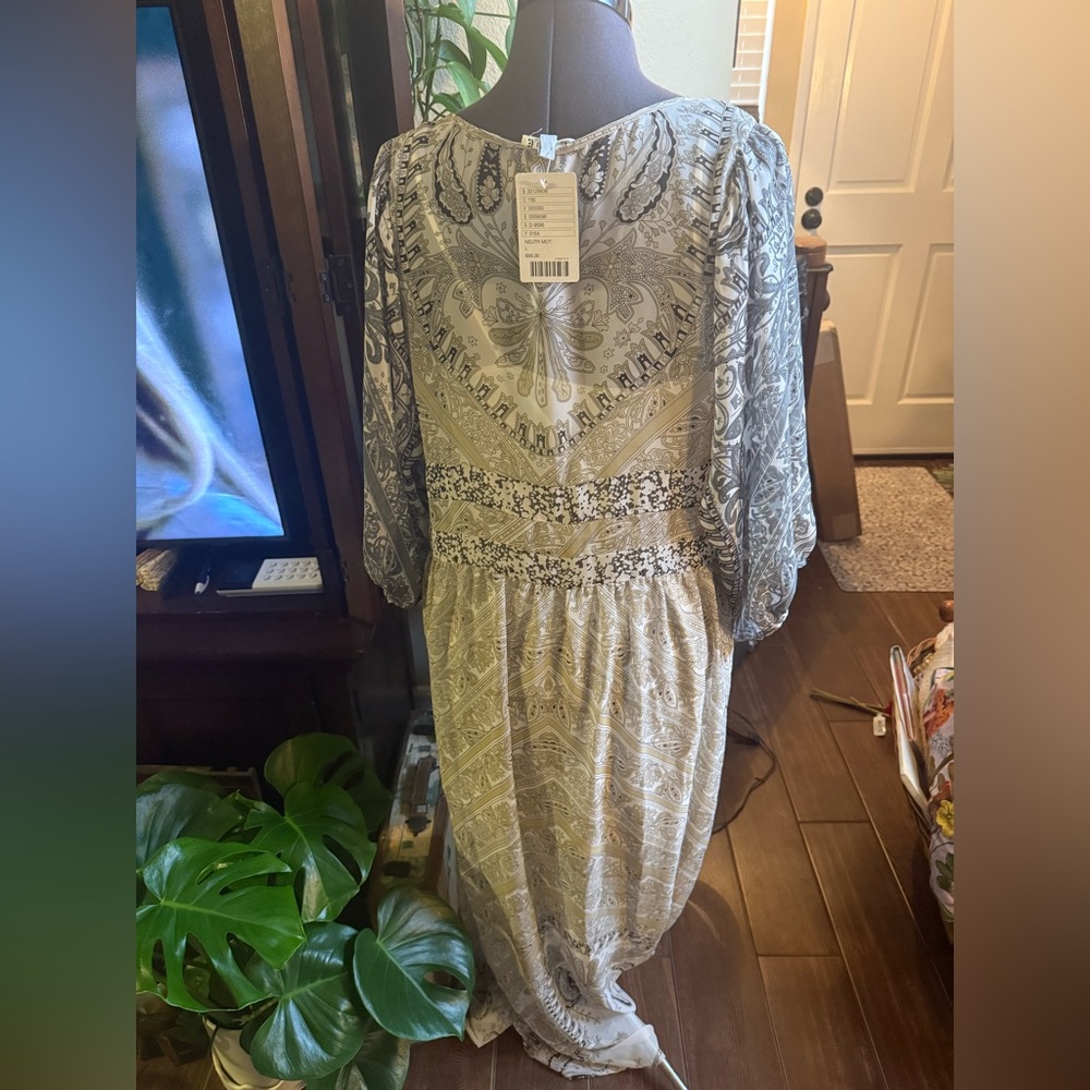 Urban Outfitters Cope Cream and Gray Maxi Dress With Floral and Paisley Design - Picture 5 of 8